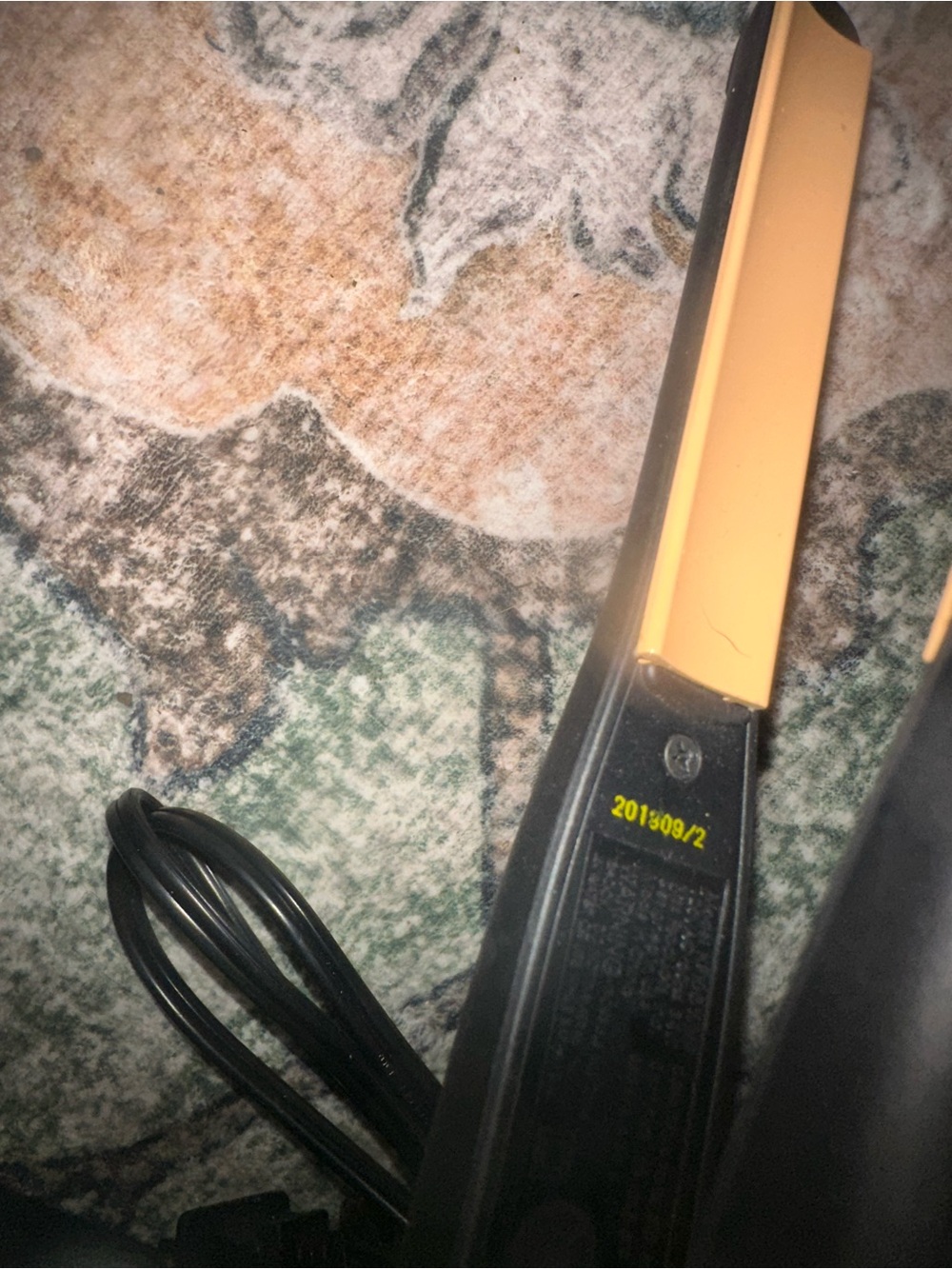 Kiss Black & Yellow Ceramic Tourmaline Hair Straightener - Picture 3 of 10